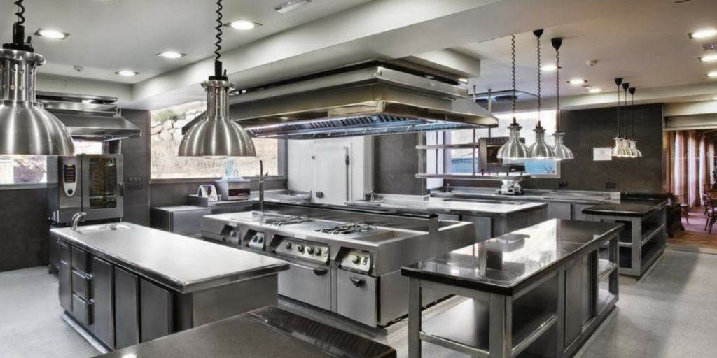 Ventilación y mantenimiento en una cocina industrial