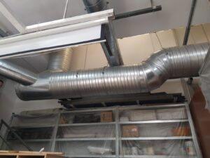 imagen tubo de extractor industrial instalado por BroPro